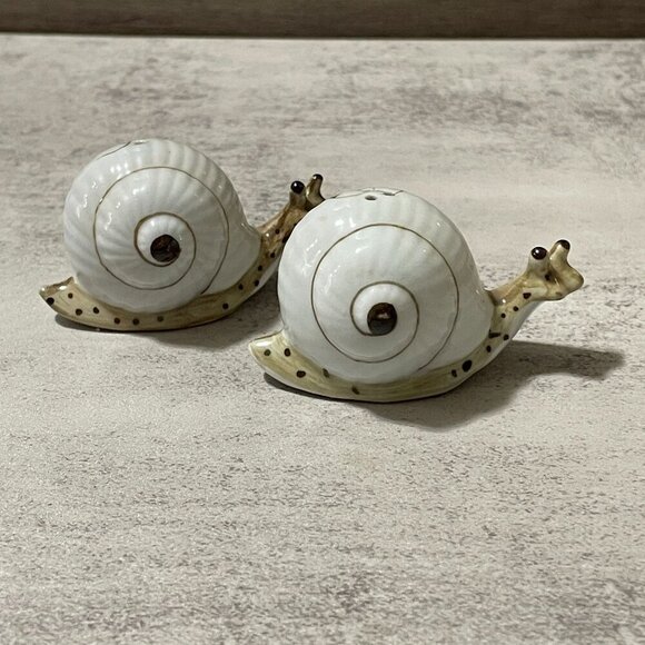 Vintage Snail Figurine Ceramic Floral Salt Pepper Shaker 2-Piece Set - Picture 2 of 6